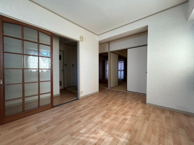 北邑ビルの洋室