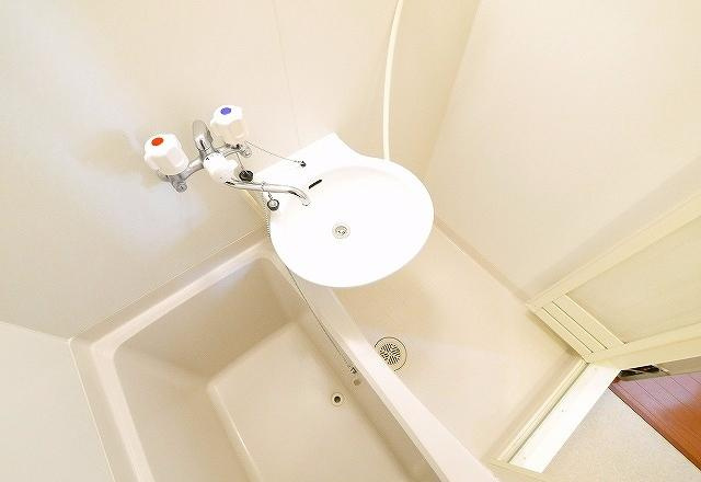 レオパレスバンビーノの浴室|コンパクトで使いやすいお風呂です