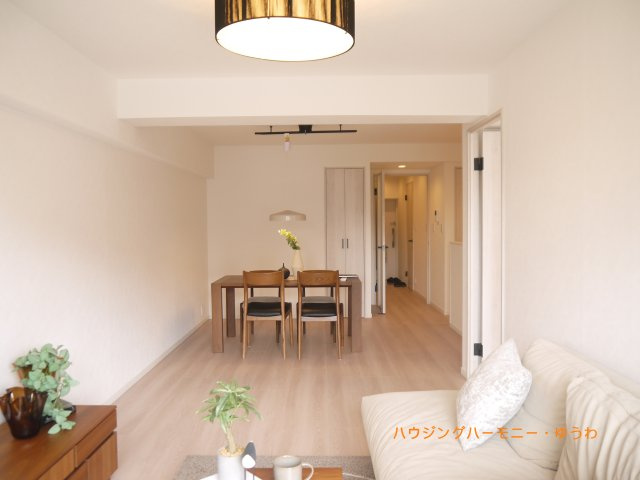 【居間・リビング】 | 赤羽神谷サンハイツ | 光と風が通る開放感あるリビングダイニング。