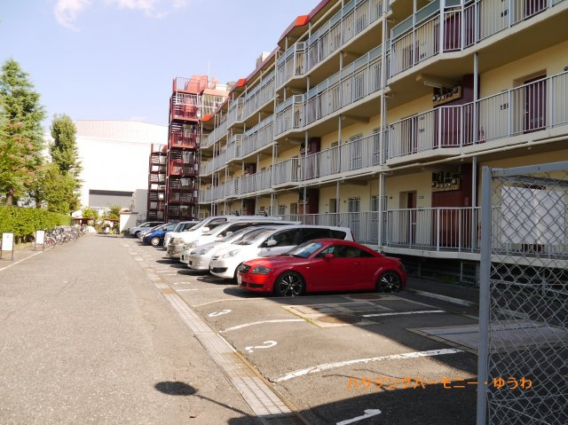 【その他共用部分】 | 赤羽神谷サンハイツ | 敷地内に、広々した駐車場が有ります。