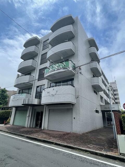 グランディ・シンヤ