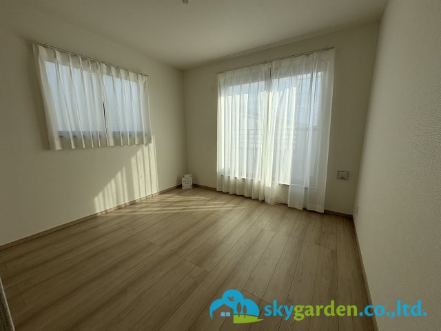 茅ヶ崎市中島　新築戸建　全8棟E号棟の洋室|明るい洋室です