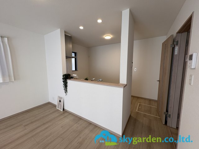 茅ヶ崎市中島　新築戸建　全8棟E号棟の内装|会話が弾む対面キッチン