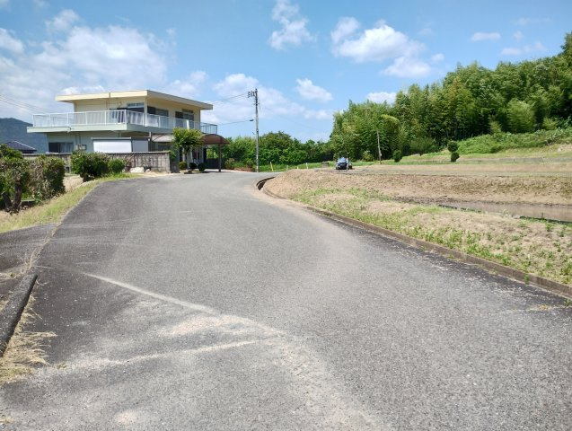 売中古戸建　山口市秋穂東 の前面道路含む現地写真|接道 