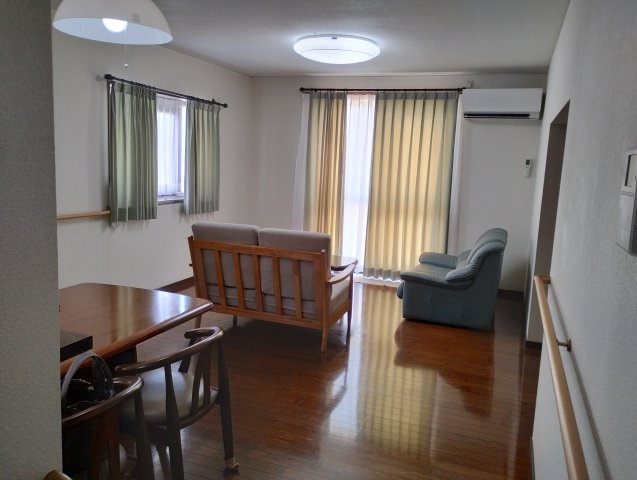 売中古戸建　山口市秋穂東 の居間・リビング|ゆったり過ごせる居間です