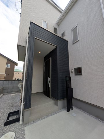 【間取り】 | グラファーレ高崎市下小鳥町2期ー② | 家族と自然に顔合わせできるリビングアクセス階段！
2階ホールから直接アクセスできるインナーバルコニー！