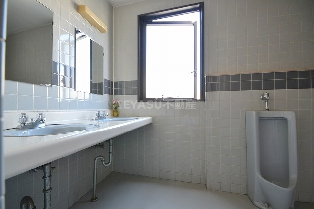 空港通りビルの洗面所