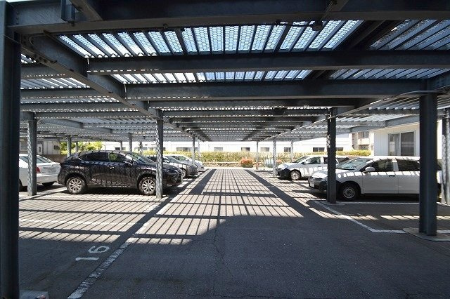 空港通りビルの駐車場