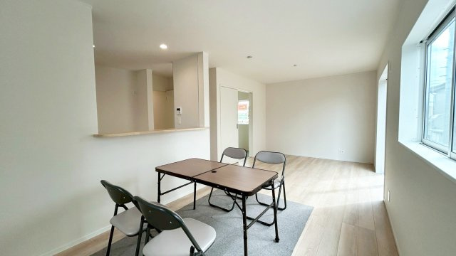 富士市天間第16　新築戸建　全２棟　１号棟の居間・リビング|現地撮影