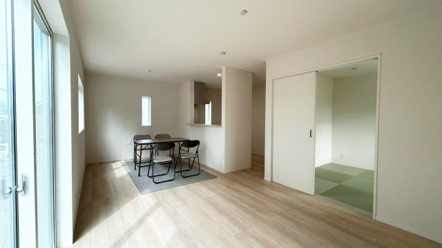 富士市天間第16　新築戸建　全２棟　１号棟の居間・リビング|現地撮影