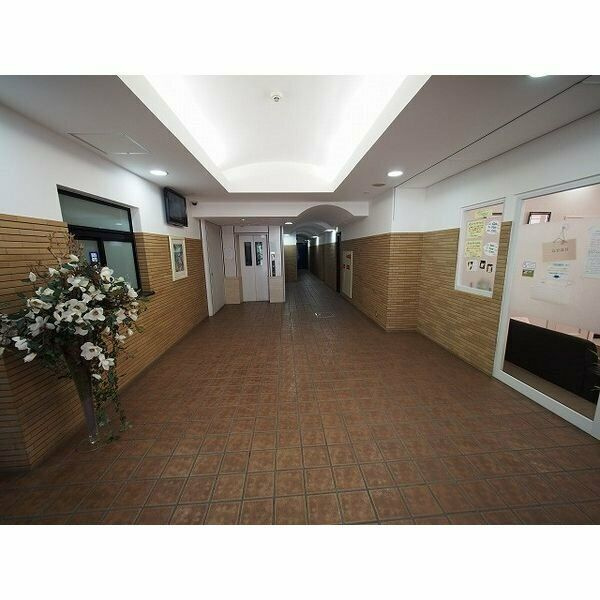 大阪市浪速区幸町２丁目の事務所のロビー