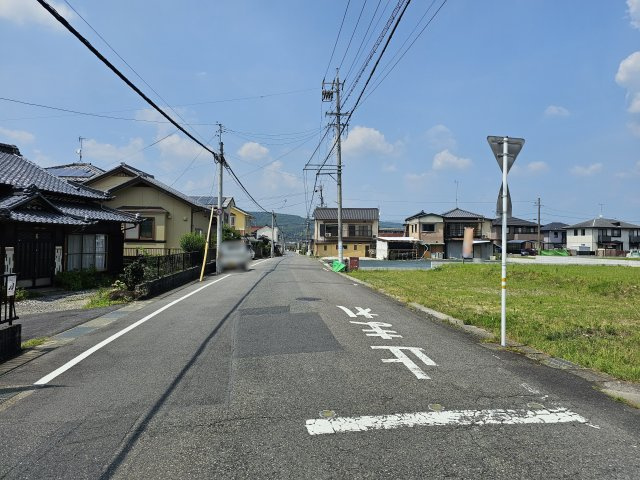 瑞浪市一色町２丁目　分譲地の前面道路含む現地写真|西側の接道（南から北）