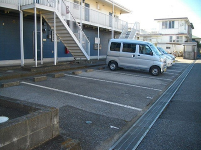 【駐車場】 | ファーストヒルズＢ | 車をお持ちの方に嬉しい駐車場付きの物件です
