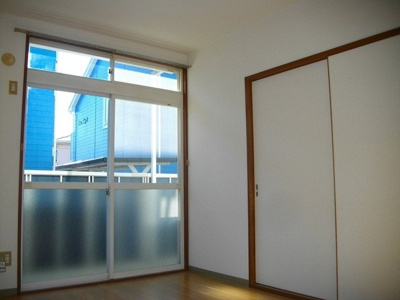 【居間・リビング】 | ファーストヒルズＢ | こちらの居間で趣味の時間をお楽しみください