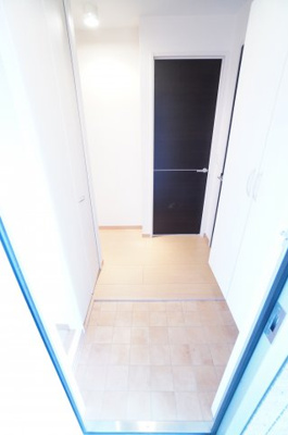 【玄関】 | ロイヤル　オーク | ※同物件・反転タイプの写真です。