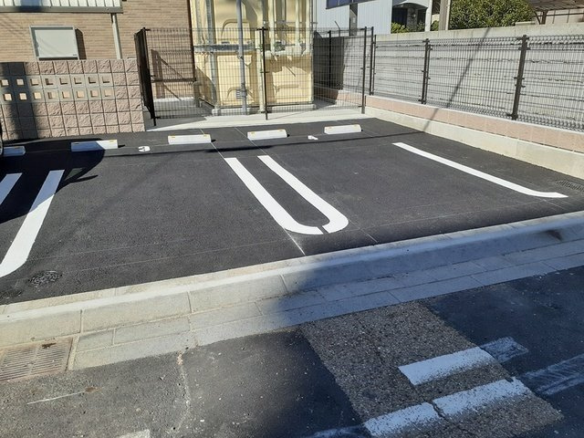 メゾングレーヌ龍野町の駐車場