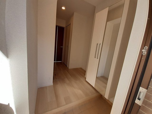 メゾングレーヌ龍野町の玄関