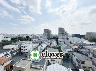 【展望】 | 眼前に広がる空の雄大さと、このお部屋の自慢の一つである「眺望」をご覧ください。毎日、この景色を独り占めできる新生活に夢が広がります。～即日のご見学可能～　お問合せはお気軽にどうぞ。