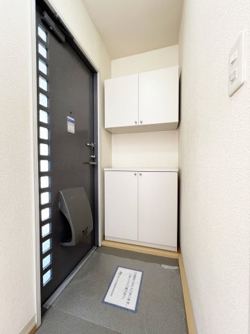 メープルタウンＤ号棟の玄関