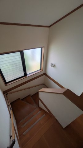 中古住宅　雄総緑町6丁目の内装|階段