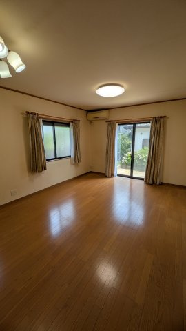 中古住宅　雄総緑町6丁目の居間・リビング