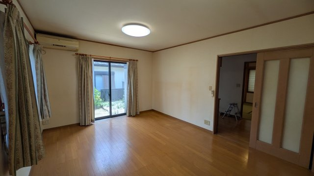 中古住宅　雄総緑町6丁目の居間・リビング