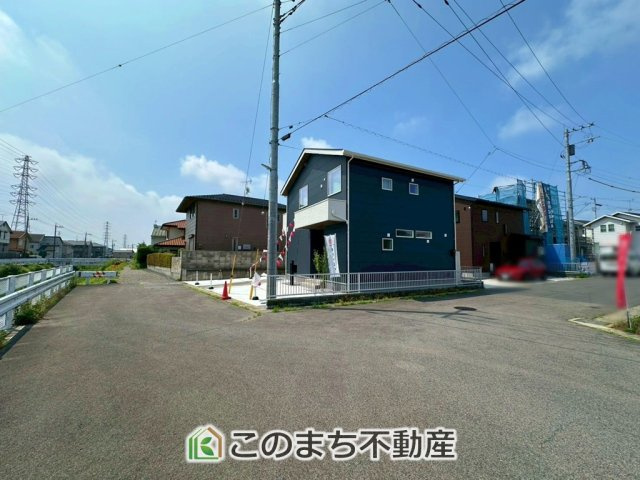 宇都宮市中戸祭2期　８号棟の前面道路含む現地写真|前面道路は広々としてます！運転が苦手な方でもお車の出し入れ簡単で安心です☆
