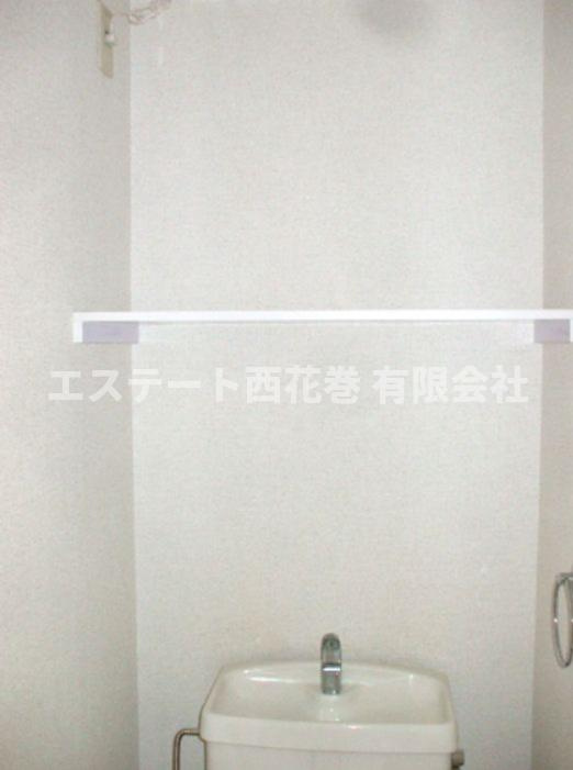 CEREZO (セレソ)のトイレ|トイレに収納棚があります。