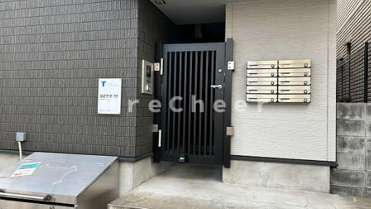 シズル02(SIZZLE02)のエントランス