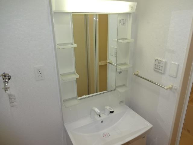 メゾン・グランチェスタの洗面所|洗髪洗面化粧台