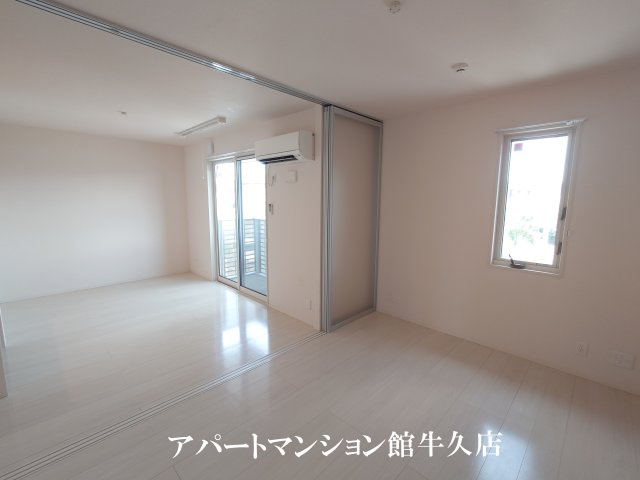 カーサベルデＥの洋室