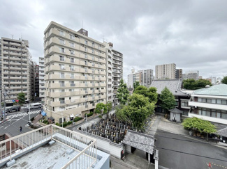 【展望】 | 眼前に広がる空の雄大さと、このお部屋の自慢の一つである「眺望」をご覧ください。毎日、この景色を独り占めできる新生活に夢が広がります。～即日のご見学可能～　お問合せはお気軽にどうぞ。
