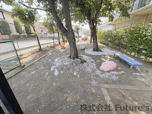 日商岩井三郷マンションのその他共用部分|敷地内公園になります。