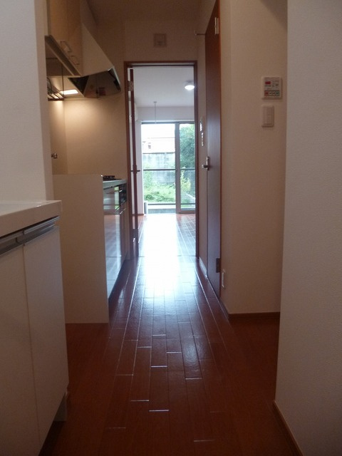 ＡＬＥＧＲＩＡ 経堂の居間・リビング|キッチン＋洗面所