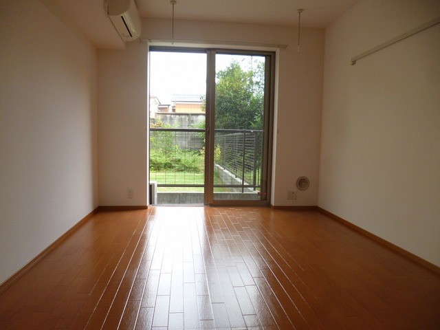 ＡＬＥＧＲＩＡ 経堂の居間・リビング|南向き陽当たり良好なお部屋です。