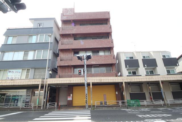 部屋番号：2階の外観| 