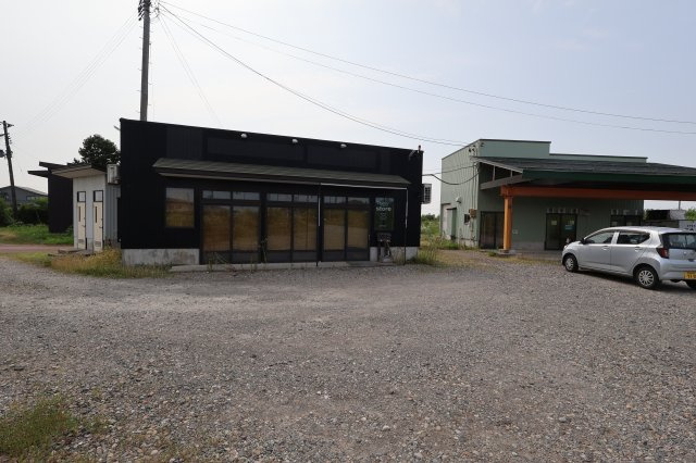 熱田町店舗の駐車場