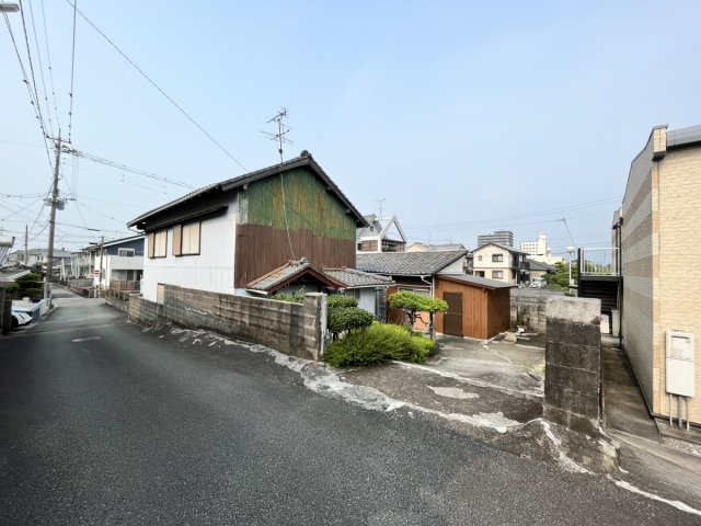 八代市本町4丁目15-8の前面道路含む現地写真