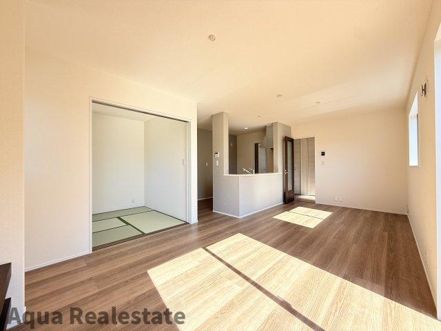 リーブルガーデン丸亀市郡家町第七の居間・リビング|こちらのリビングで趣味の時間をお楽しみください