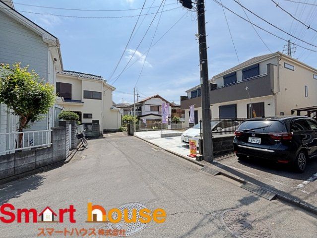 相模原市中央区上矢部　新築2棟の前面道路含む現地写真|お住まいの前面道路が広いと駐車が楽になり、陽当たりも遮られないので明るく居心地の良いお家になります♪