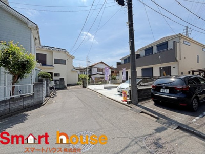 【前面道路含む現地写真】 | 相模原市中央区上矢部　新築2棟 | お住まいの前面道路が広いと駐車が楽になり、陽当たりも遮られないので明るく居心地の良いお家になります♪