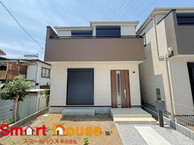 【外観】 | 相模原市中央区上矢部　新築2棟 | 外壁が周囲の街並みと青空に生えるお洒落な仕上がり！周囲には高い建物のないエリア。青い空が大きく感じますね。