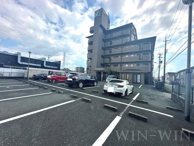 フレスコラヴィエの駐車場