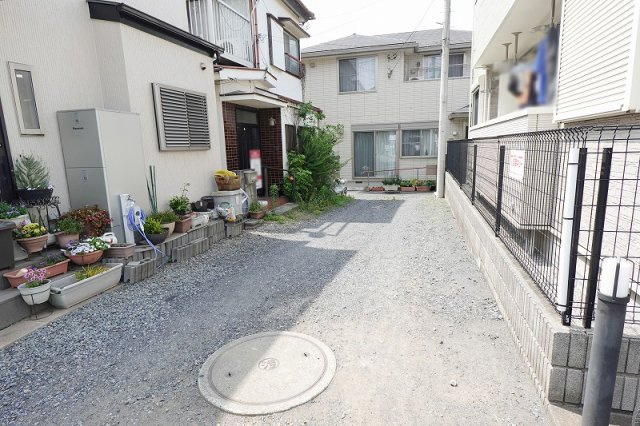 【前面道路含む現地写真】 | ふじみ野市北野2丁目　建築条件無売地　(ふじみ野店) | 2025年6月撮影
徒歩1分の距離に公園がございます。
身近に自然を感じられる住環境です。