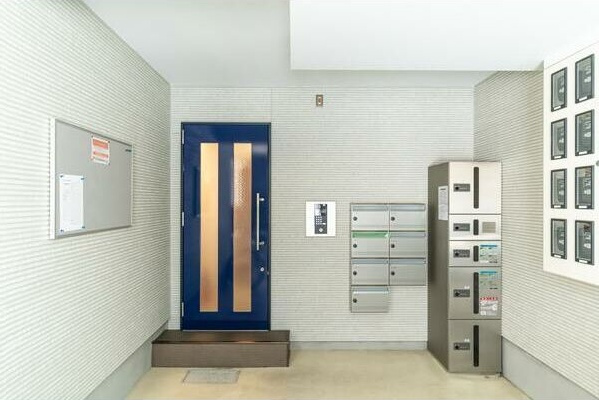 Casa Avenue Tsurumaiのエントランス