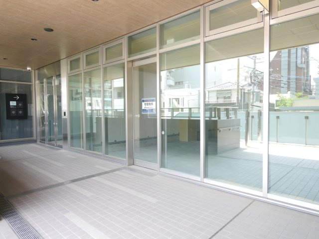 大宮サクラスクエアモールの玄関|ゆったりとした玄関です