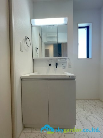 平塚市札場町8期　新築戸建　全2棟1号棟の独立洗面台