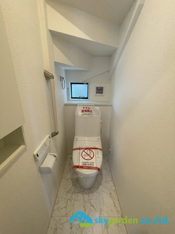 平塚市札場町8期　新築戸建　全2棟1号棟のトイレ