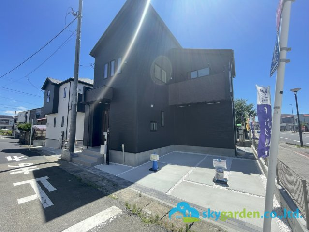 平塚市札場町8期　新築戸建　全2棟1号棟の前面道路含む現地写真