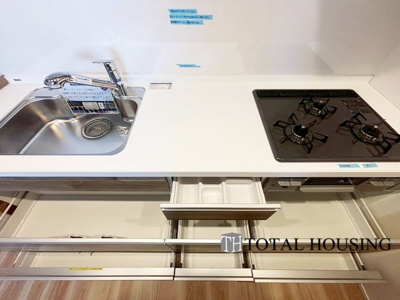 【キッチン】 | エステート宮の森 | 料理を楽しむキッチンスペース。使いやすさと心地よい暮らしを追及し、愛着を持って使い続けられる空間へ。